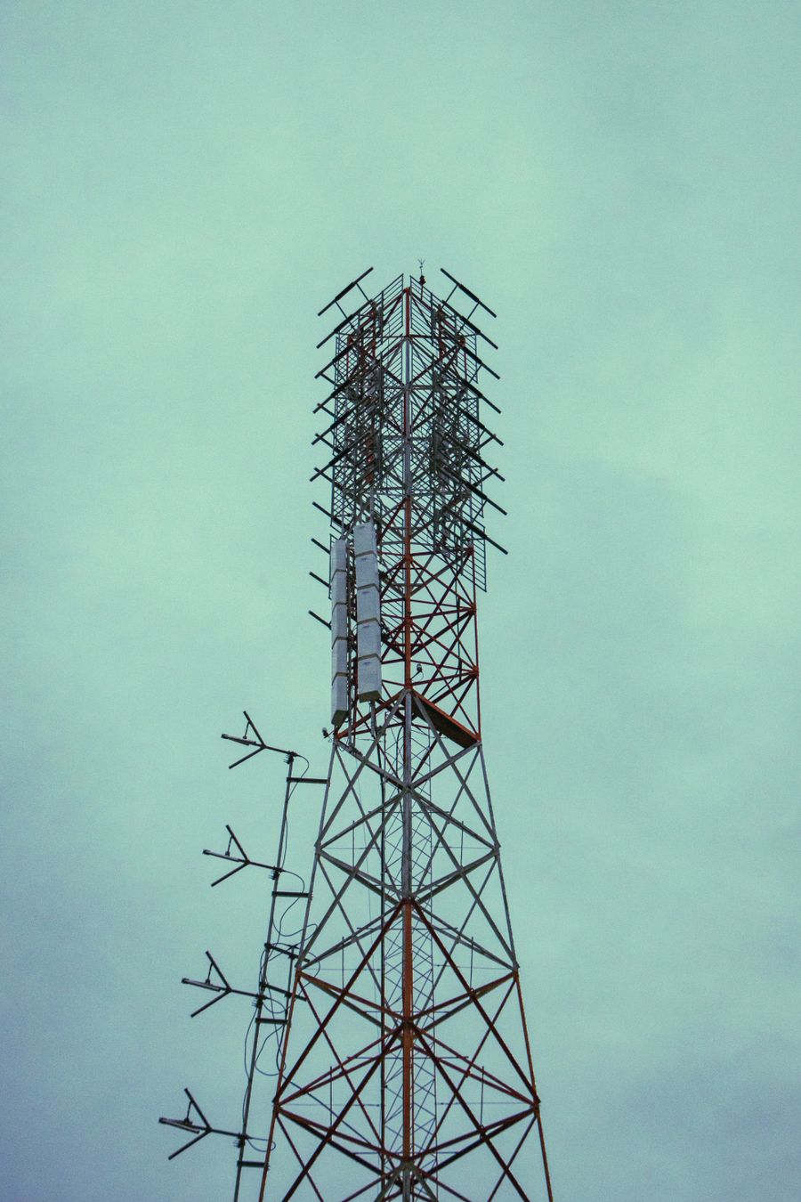 Antenna mast and feedline installation